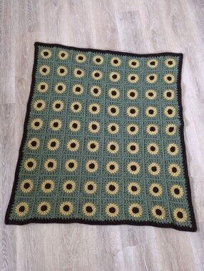 crocheted sunflower throw blanket/Lapghan Handmade Blanket